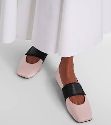 باليرينا من الساتان Sliced Square  | Givenchy