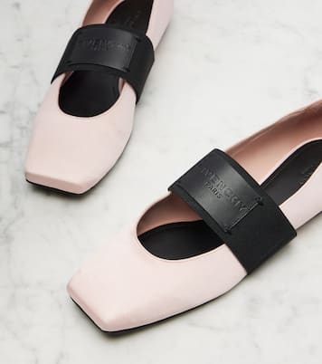 باليرينا من الساتان Sliced Square  | Givenchy