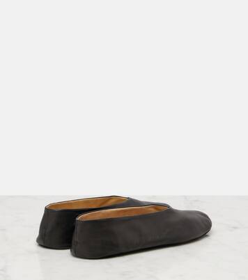 Zapatos slip-on Stella de piel | The Row