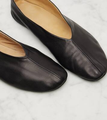 Zapatos slip-on Stella de piel | The Row