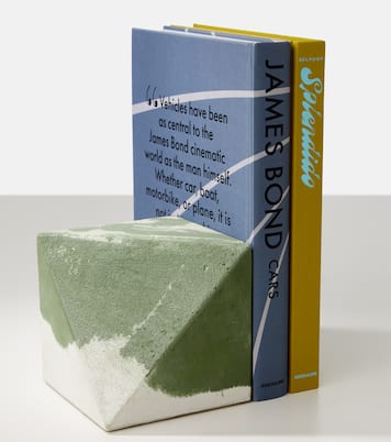 Concrete bookend | Michaël Verheyden