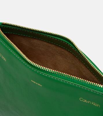 Clutch Essential Case Mini in pelle | Calvin Klein Collection