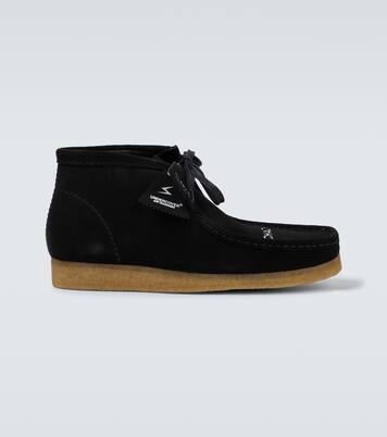 X Undercover Desert Boots Wallabee aus Veloursleder | Clarks Originals