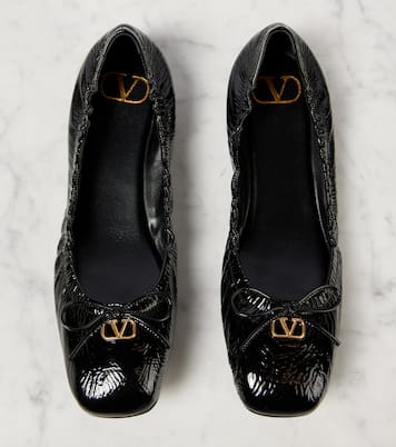 VLogo Signature patent leather ballet flats | Valentino Garavani