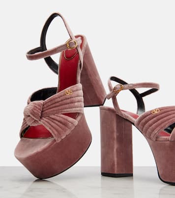 Plateausandalen Crasher 125 aus Samt | Valentino Garavani