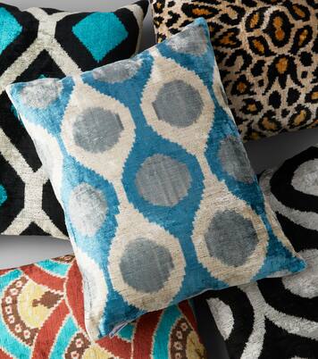 Silk velvet cushion | Les-Ottomans