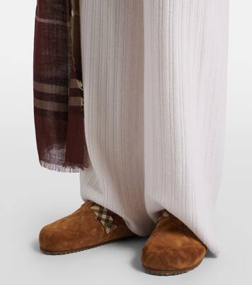 قبقاب من الجلد السويدي مبطن بالشيرلينغ Urchin | Burberry