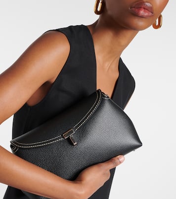 Clutch T-Lock Small aus Leder | Toteme