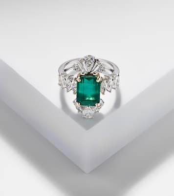 Reign Supreme 18kt white gold ring with diamonds and emerald | Yeprem