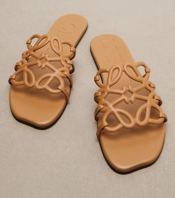 Slides Petal Anagram in pelle | Loewe