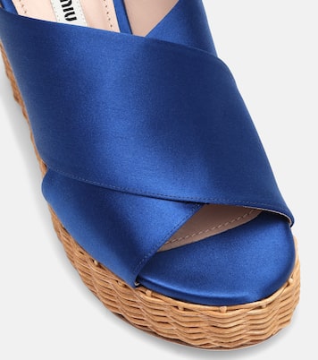 Wedge-Sandalen aus Satin | Miu Miu