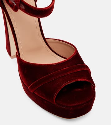 Plateausandalen Yuri 125 aus Samt | Malone Souliers