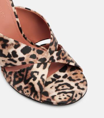 Bedruckte Pantoletten Salma aus Satin | Amina Muaddi