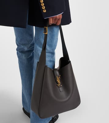Le 5 à 7 Supple Large leather shoulder bag | Saint Laurent