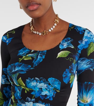 فستان ميدي من الحرير المخلوط بطبعات الورود | Dolce&Gabbana