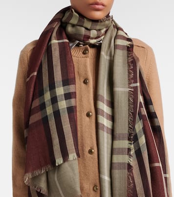 شال من الصوف والحرير Burberry Check  | Burberry