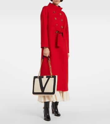 Viva Superstar Medium leather shoulder bag | Valentino Garavani