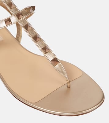 Sandalen Rockstud aus Metallic-Leder | Valentino Garavani