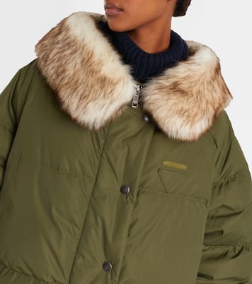 Daunenmantel aus Re-Nylon mit Shearling | Prada