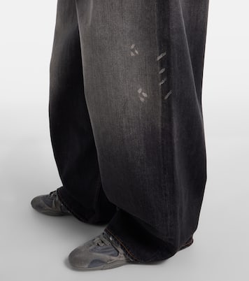 جينز بأرجل عريضة بتأثير مهترئ  2023 | Acne Studios