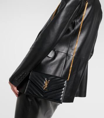 محفظة بسلسلة من الجلد Cassandre Envelope | Saint Laurent