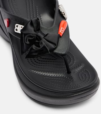 X Crocs – Tongs à plateforme Jibbitz | Balenciaga