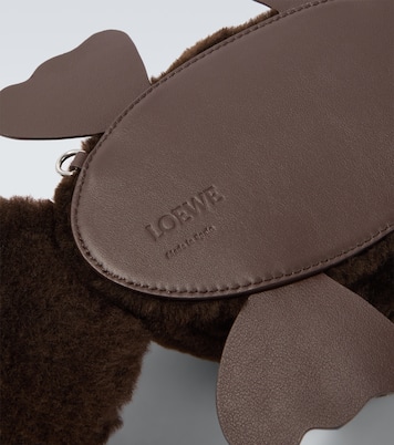 Bolso cruzado Platypus de borrego | Loewe