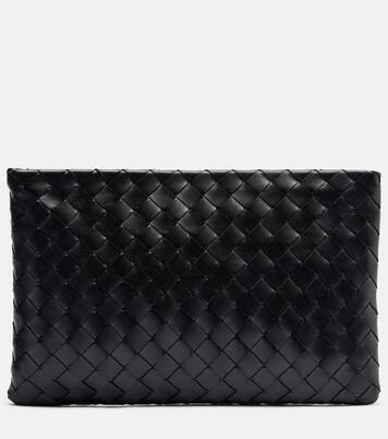 Intrecciato Medium leather pouch | Bottega Veneta