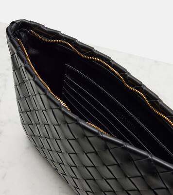 Intrecciato Medium leather pouch | Bottega Veneta