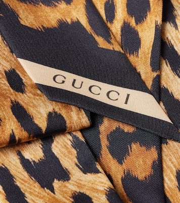 Foulard en soie à imprimé léopard | Gucci
