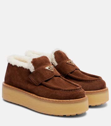 Plateau-Loafers aus Veloursleder mit Shearling | Prada