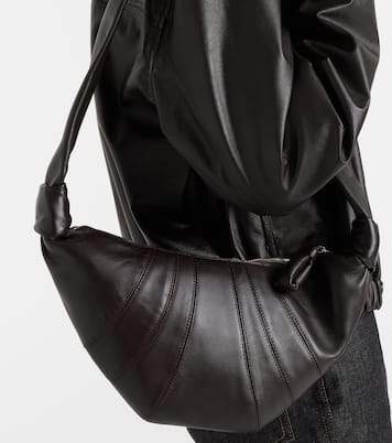 Schultertasche Croissant Small aus Leder | Lemaire