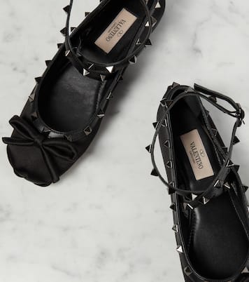 Ballerinas Rockstud aus Satin | Valentino Garavani