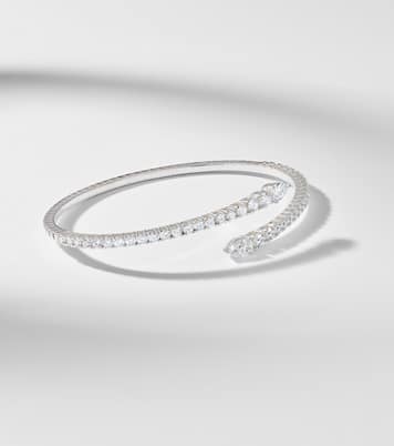 Classics Twist 18kt white gold bangle with diamonds | Bucherer Fine Jewellery