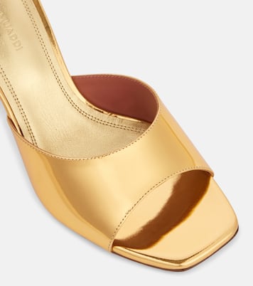 Pantoletten Lupita 70 aus Metallic-Leder | Amina Muaddi