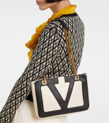 Viva Superstar Small leather tote bag | Valentino Garavani