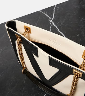 Viva Superstar Small leather tote bag | Valentino Garavani