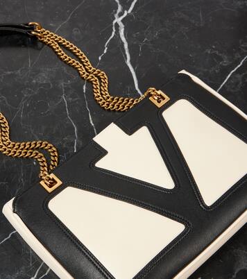 Viva Superstar Small leather tote bag | Valentino Garavani