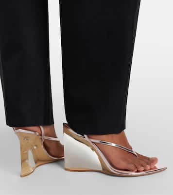 Wedge-Sandalen Invisible aus Metallic-Leder | Alaïa