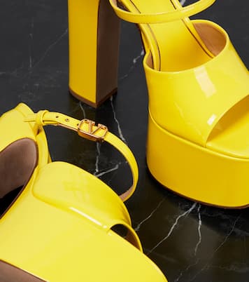 Plateausandalen Tan-Go 155 aus Lackleder | Valentino Garavani