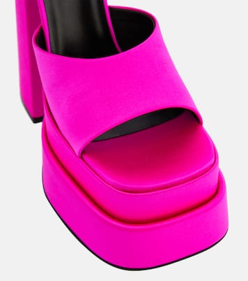 Plateausandalen Medusa Aevitas aus Satin | Versace