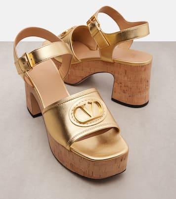 Plateausandalen VLogo aus Metallic-Leder | Valentino Garavani