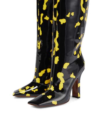Bedruckte Overknee-Stiefel aus Lackleder | Vetements