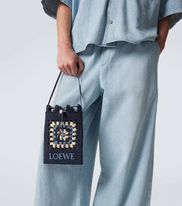 Paula's Ibiza Etui mit Riemen aus Raffiabast | Loewe