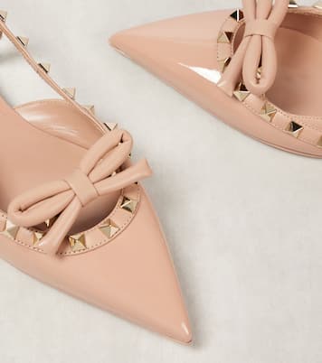 Slingback-Ballerinas Rockstud Bow aus Lackleder | Valentino Garavani