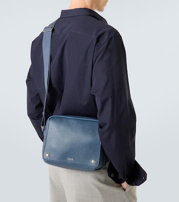 Pebble Medium leather messenger bag | Loewe
