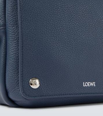 Pebble Medium leather messenger bag | Loewe