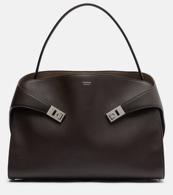 Hug Soft Medium leather shoulder bag | Ferragamo
