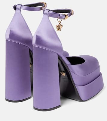 Plateau-Pumps Medusa Aevitas aus Satin | Versace