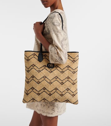 VLogo N/S Medium raffia tote bag | Valentino Garavani